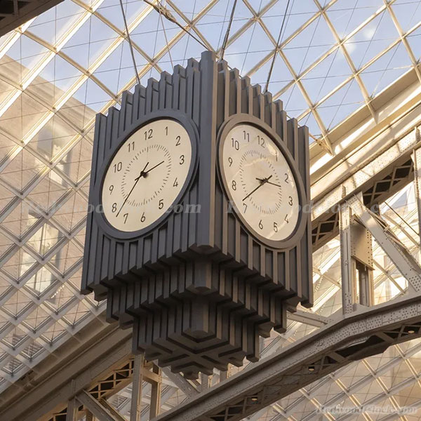 New York’s Newest Public Clock Is a Triumph